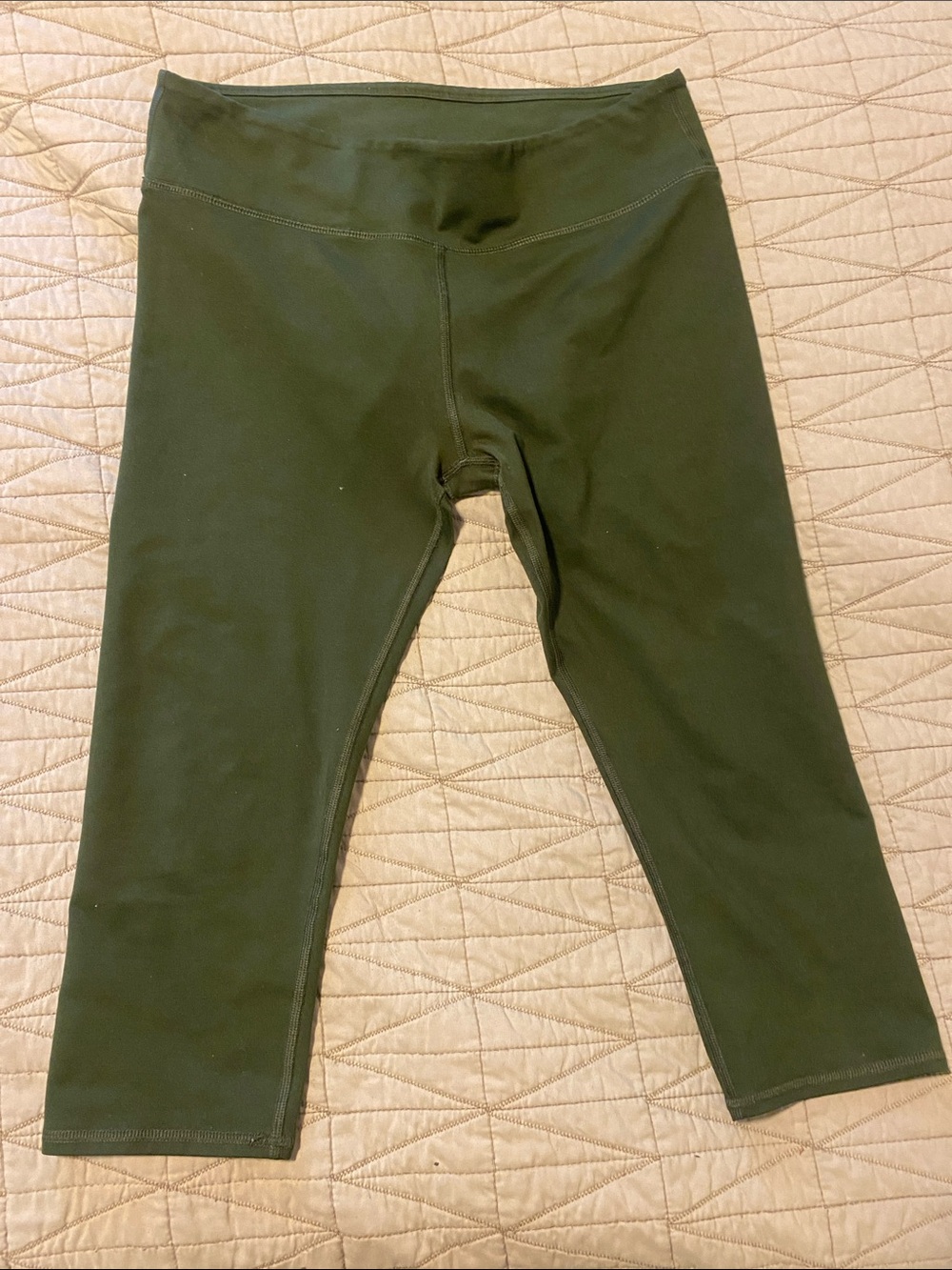 Fabletics Women’s Olive Green Capri Leggings